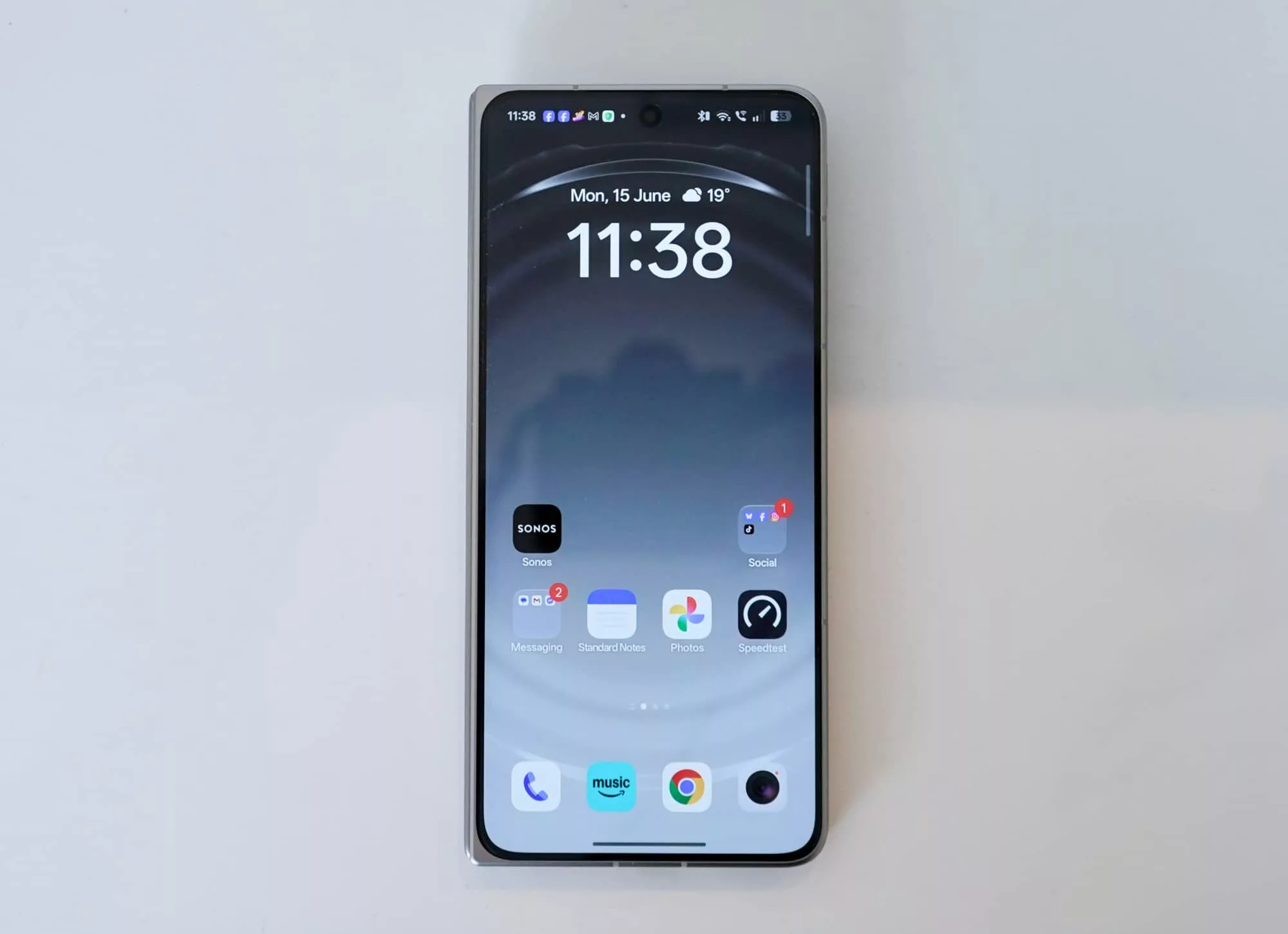 Why Chinese Foldable Phones Are Beating US Rivals