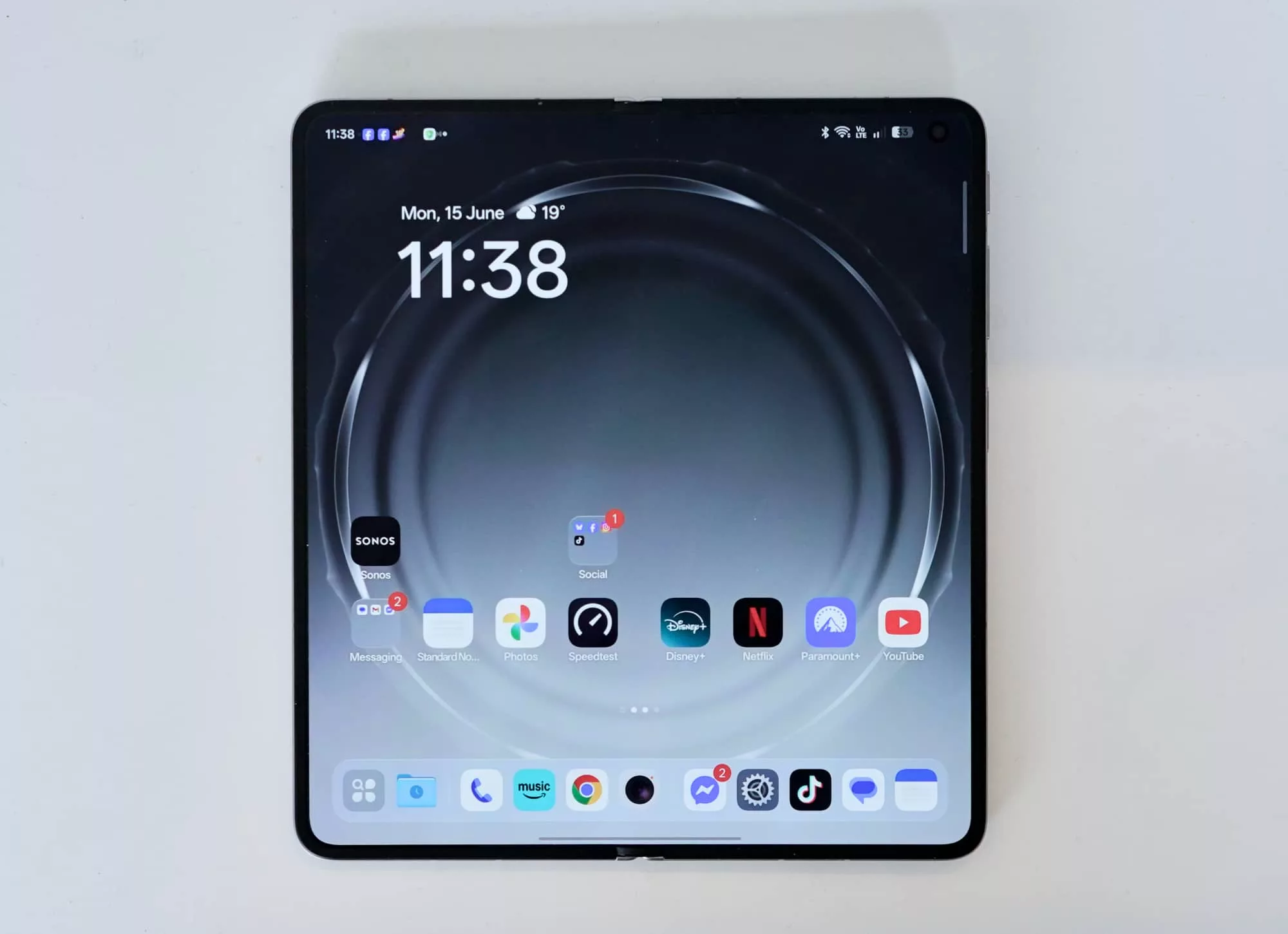 Why Chinese Foldable Phones Are Beating US Rivals