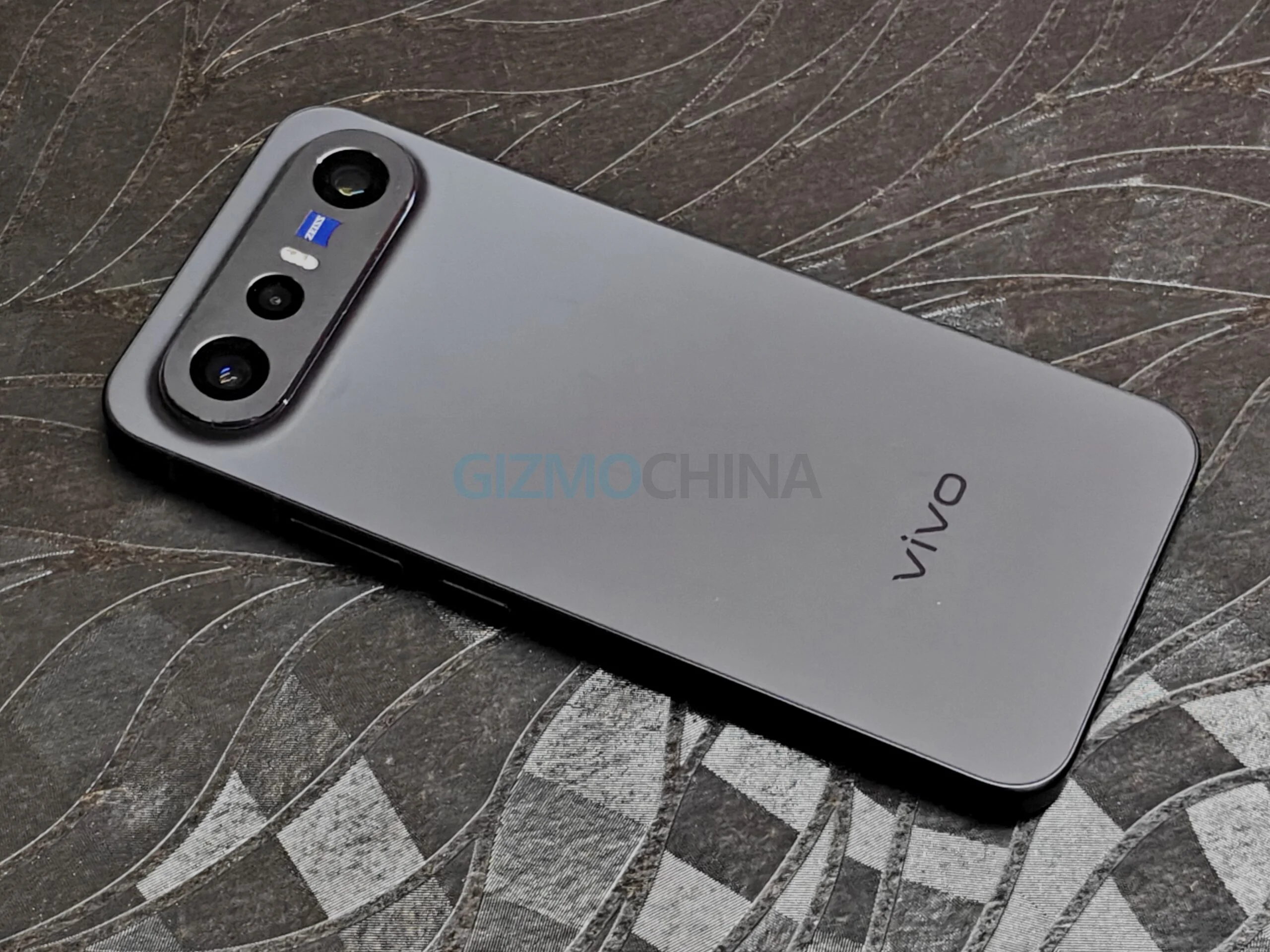 Vivo X300e Nears Launch With Snapdragon 8 Gen 5 and Huge Battery