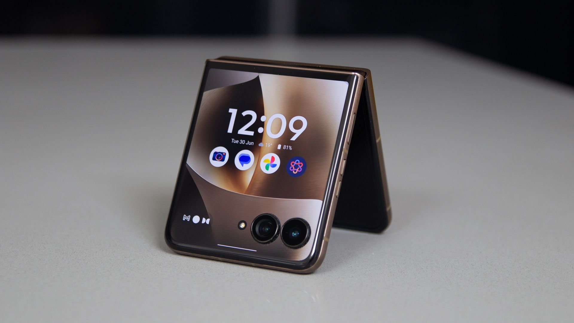 Foldable Phones Overheat Under Pressure