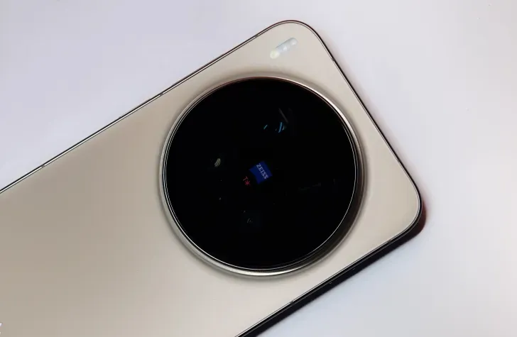 Why Big Batteries and Periscope Cameras Clash in Flagship Phones
