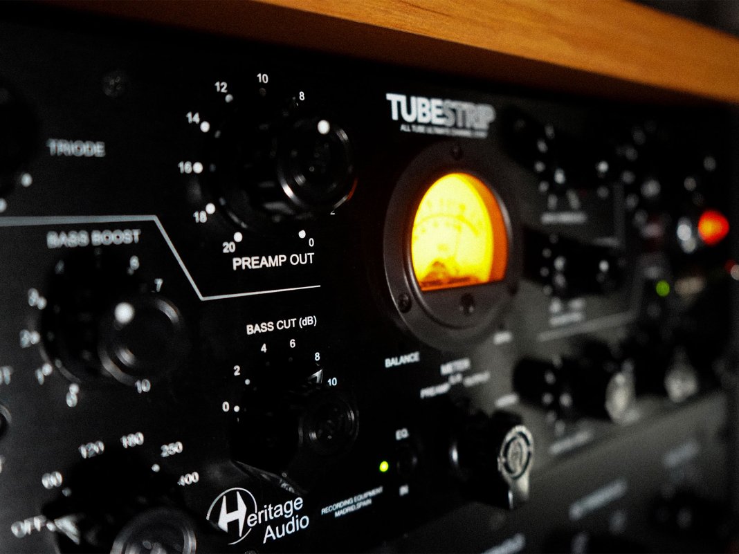 Tube Amplifiers Go Hybrid: Warmth Without Weakness