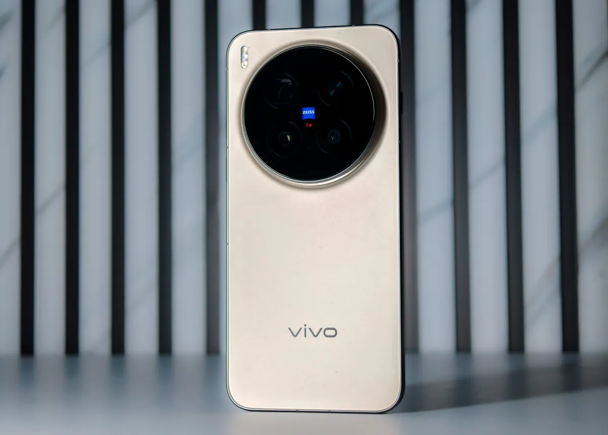 Why Big Batteries and Periscope Cameras Clash in Flagship Phones