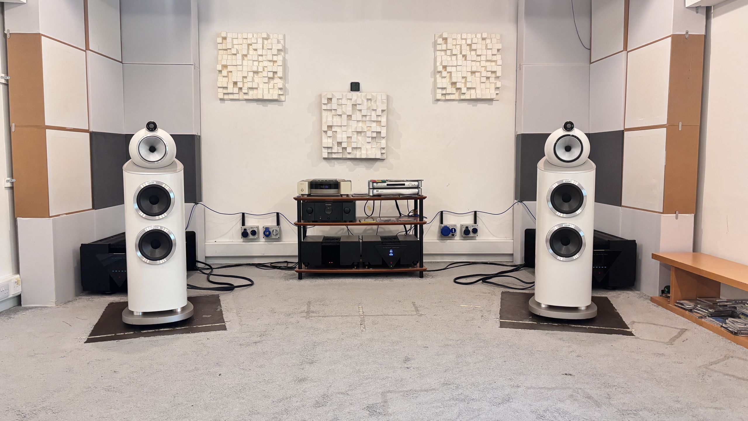 Bowers & Wilkins 800 Series Diamond D5 vs D4: Is the Upgrade Worth It?