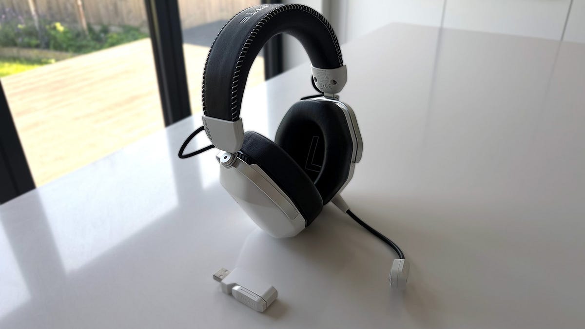Edifier G5 Max Gaming Headset Review: Battery Beast with a Mic Problem
