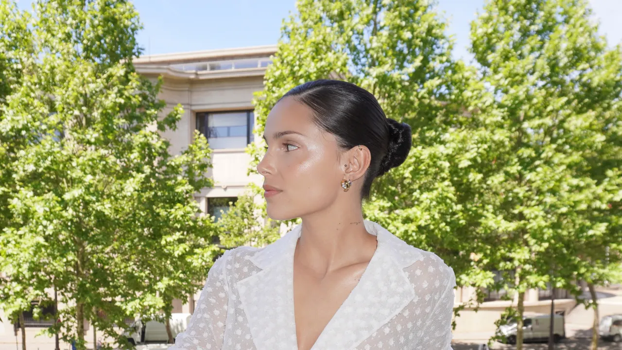 Smokey Eyes and Vintage Curls: Master the Retro Beauty Combo