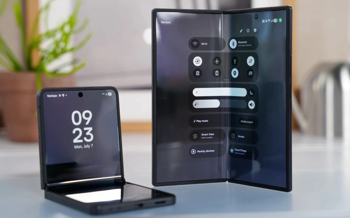 Samsung Galaxy Unpacked: Thế hệ Galaxy Z gập mới có gì đáng nâng cấp?