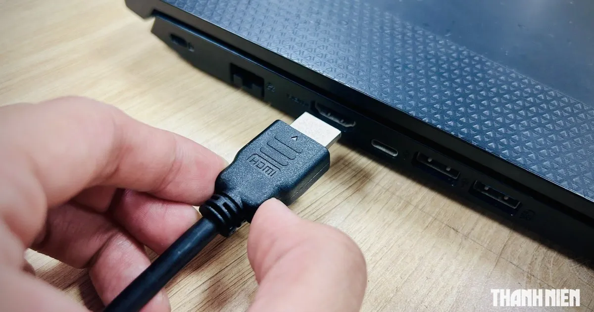 Laptop mỏng nhẹ thiếu HDMI: nên mua màn phụ hay nâng cấp máy?