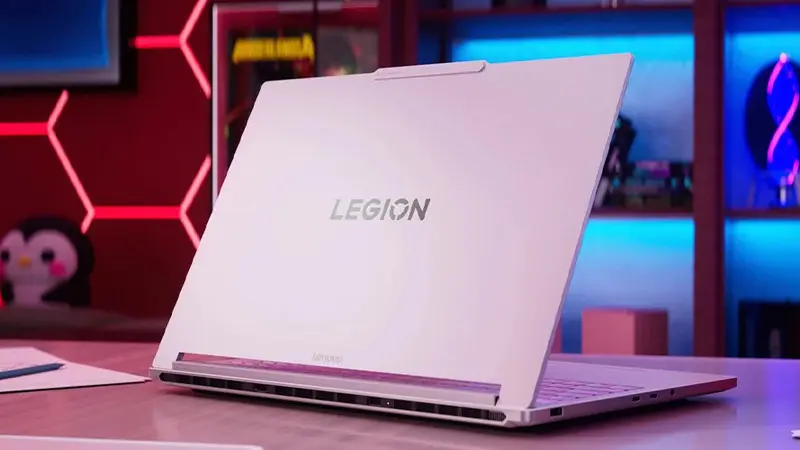 RTX 5070 vs RTX 5090 Gaming Laptops: Portability or Peak Power?