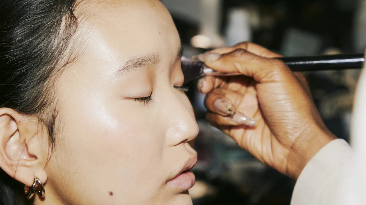 How to Keep Makeup From Melting in High Humidity