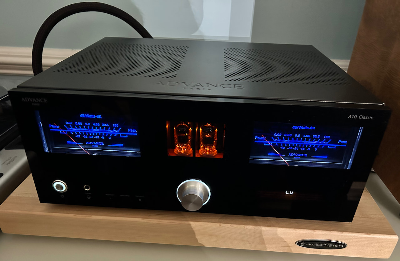 Tube Amplifiers Go Hybrid: Warmth Without Weakness