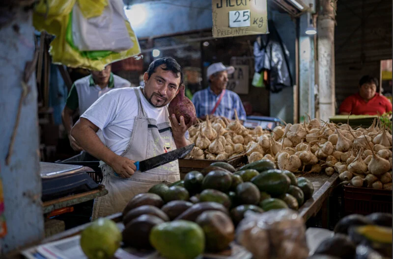 How to Build Real Confidence When Photographing Strangers
