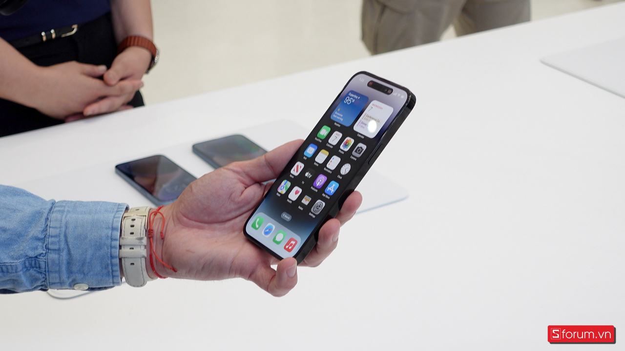 iPhone 15 Pro Max hay iPhone 14 Pro Max: Nên nâng cấp hay giữ máy?