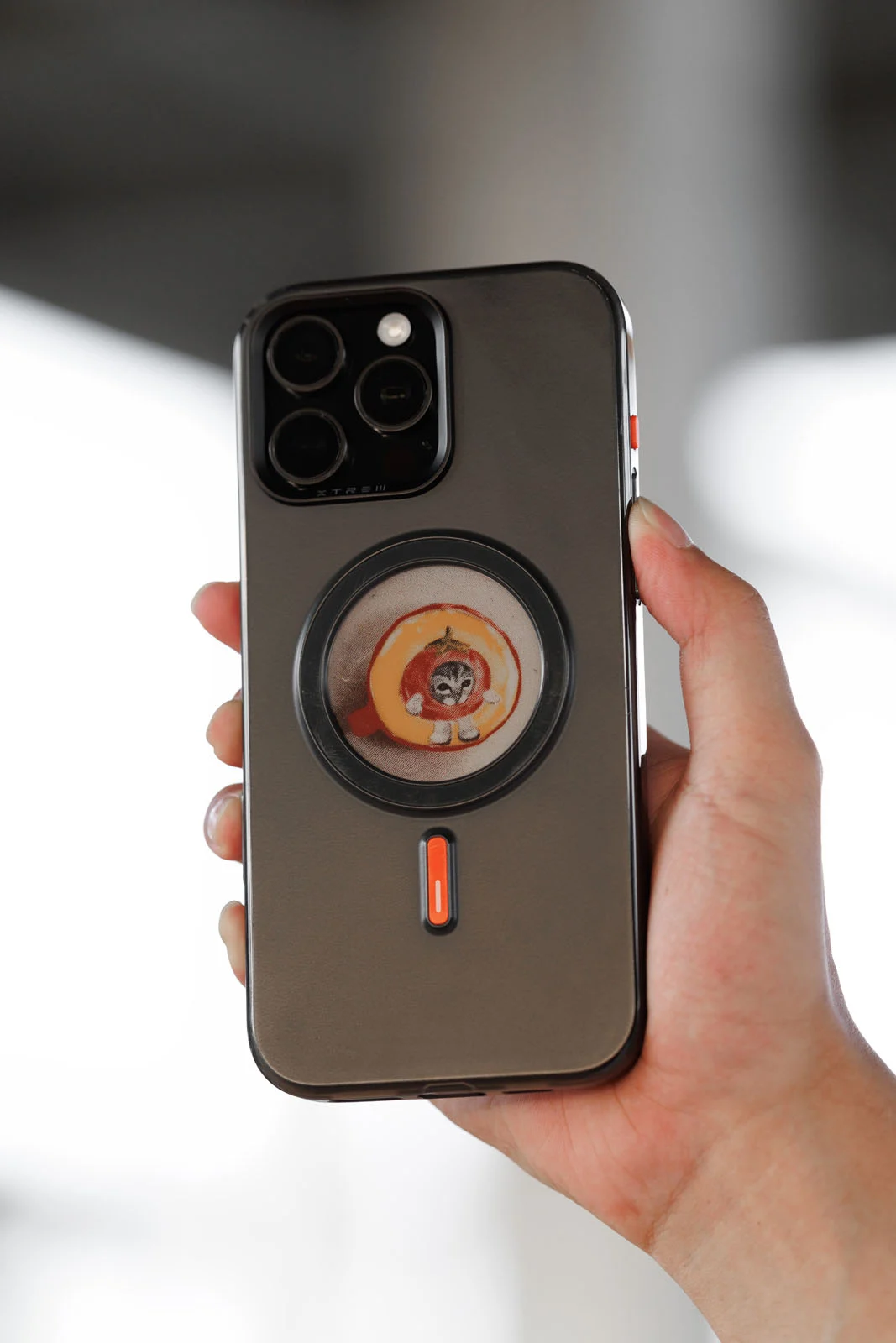 E-Ink Phone Accessories and Detachable Screens Redefine Smartphones