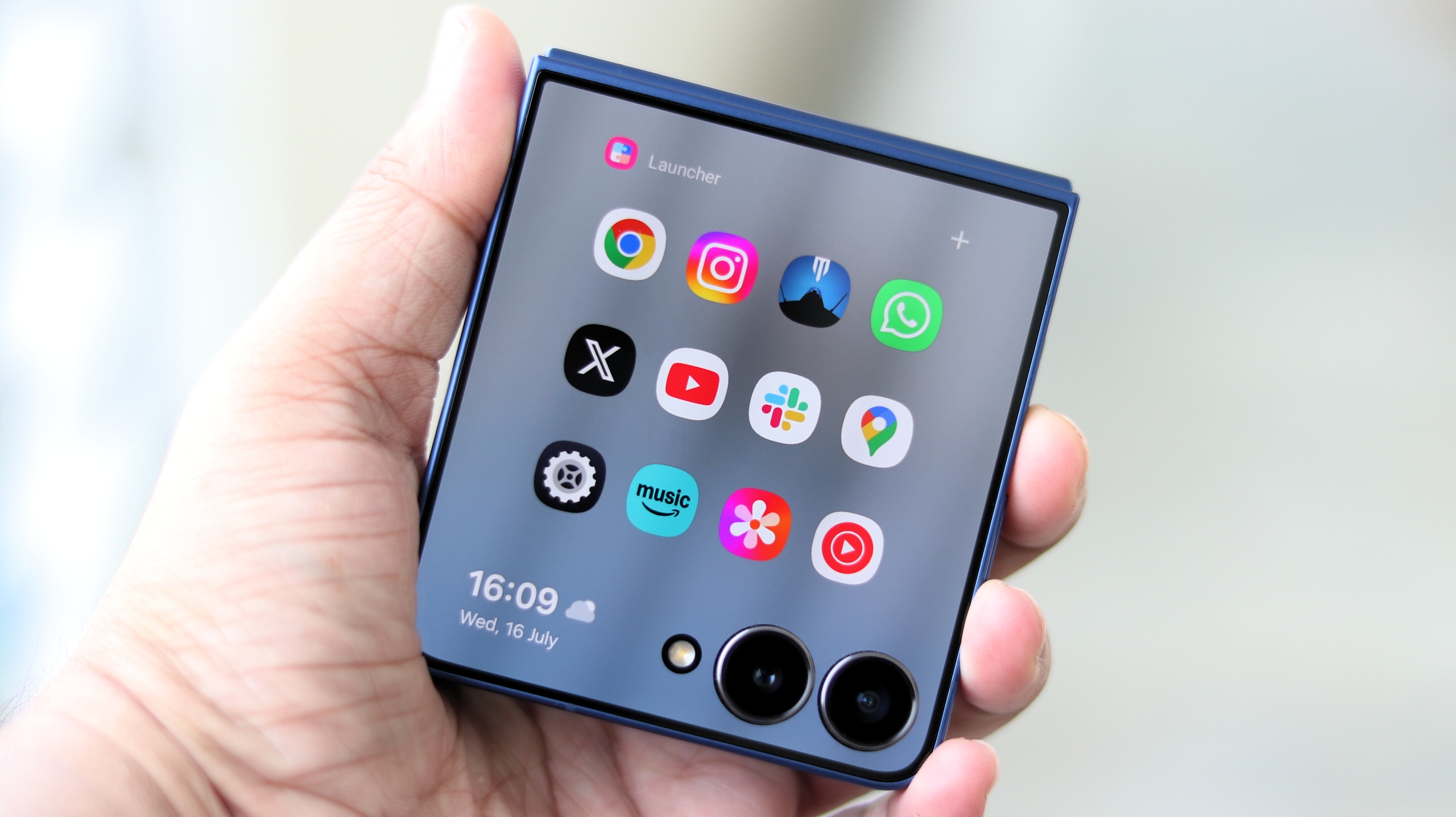 Samsung's Next Flip Cover Screen Finally Feels Like a Real Phone