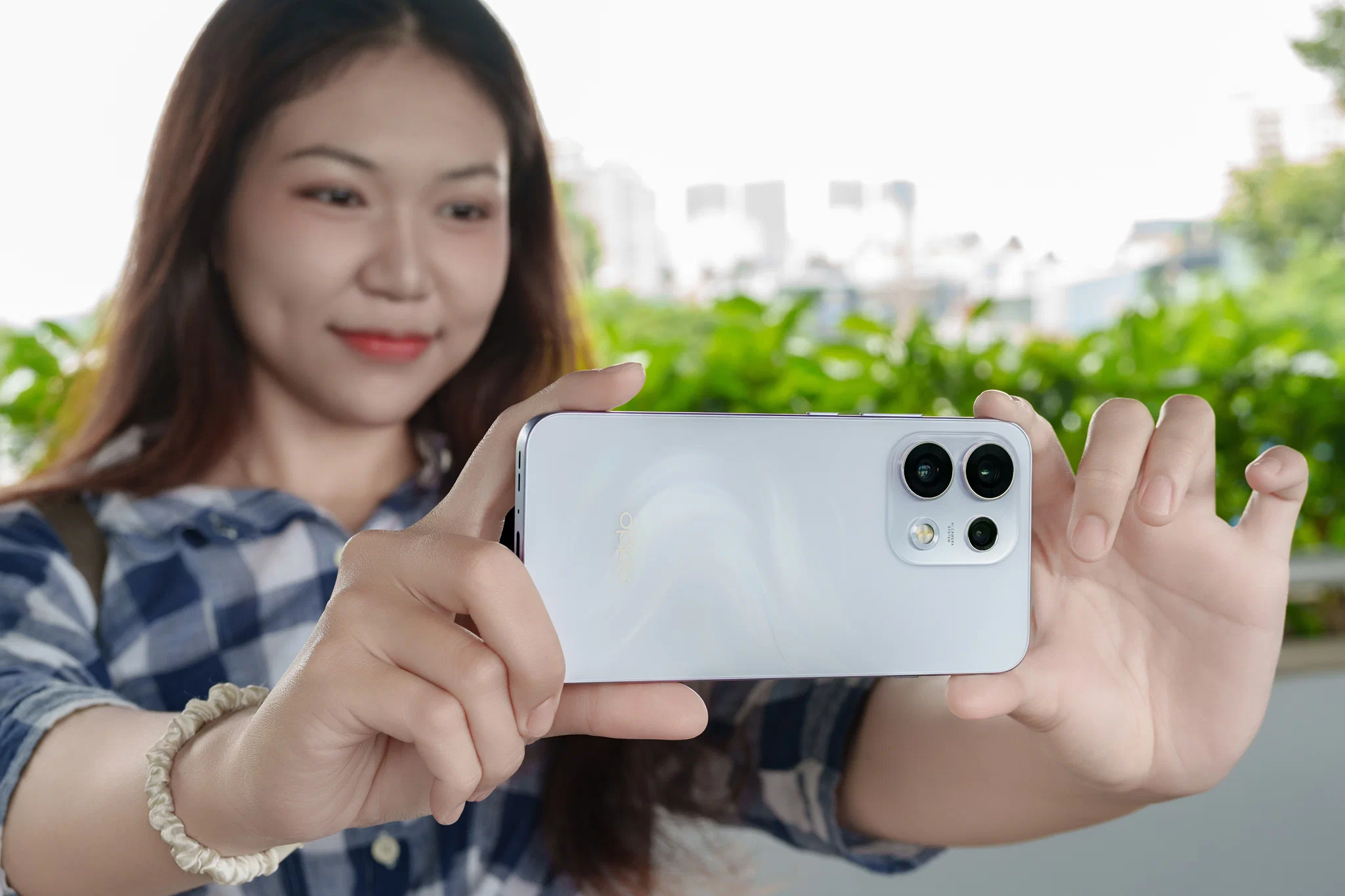 OPPO Reno16 F: Camera AI cho người làm nội dung di động