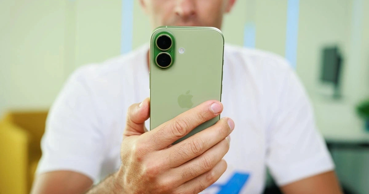 iPhone nóng máy, hao pin sau cập nhật iOS 26.5.2: nên xử lý thế nào?