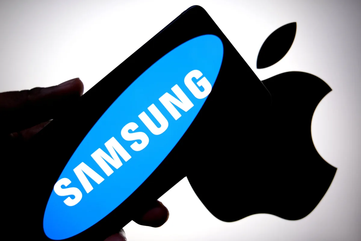 Apple and Samsung Gain Ground as Smartphone Sales Shrink