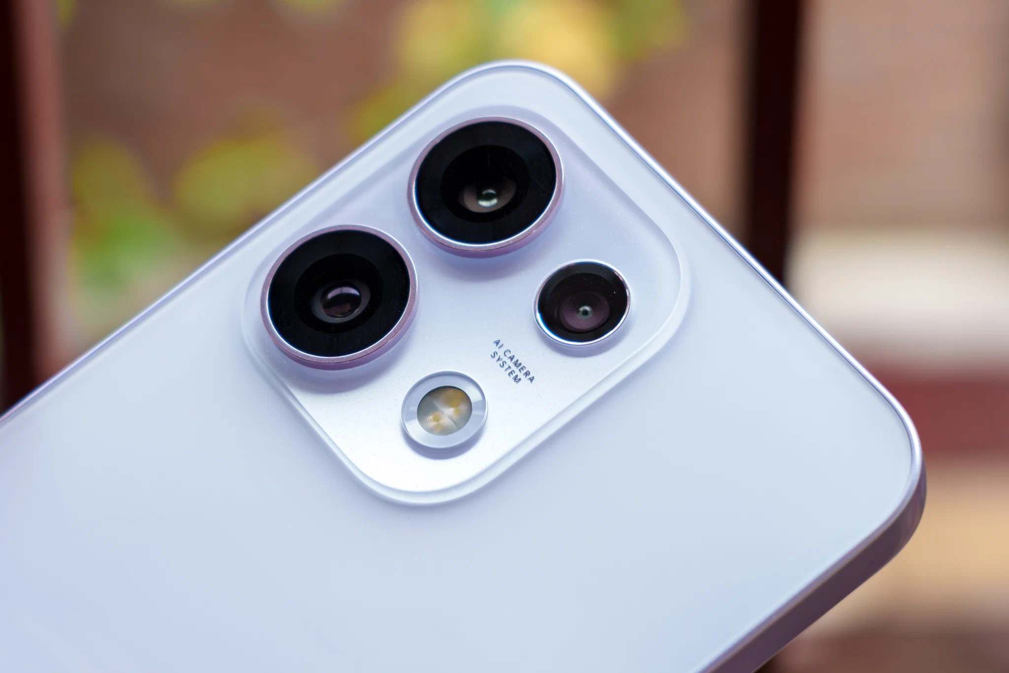 OPPO Reno16 F vs Xiaomi 17T: chọn camera AI hay hiệu năng khủng?