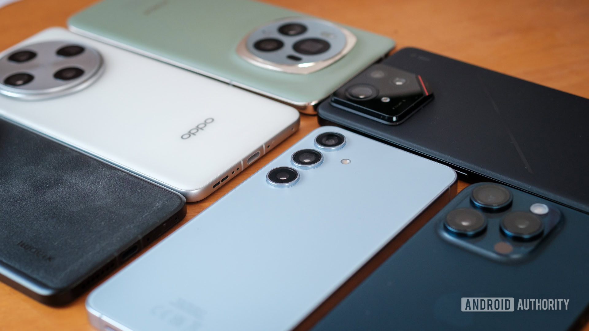 Why Apple and Samsung Are Winning in a Shrinking Smartphone Market