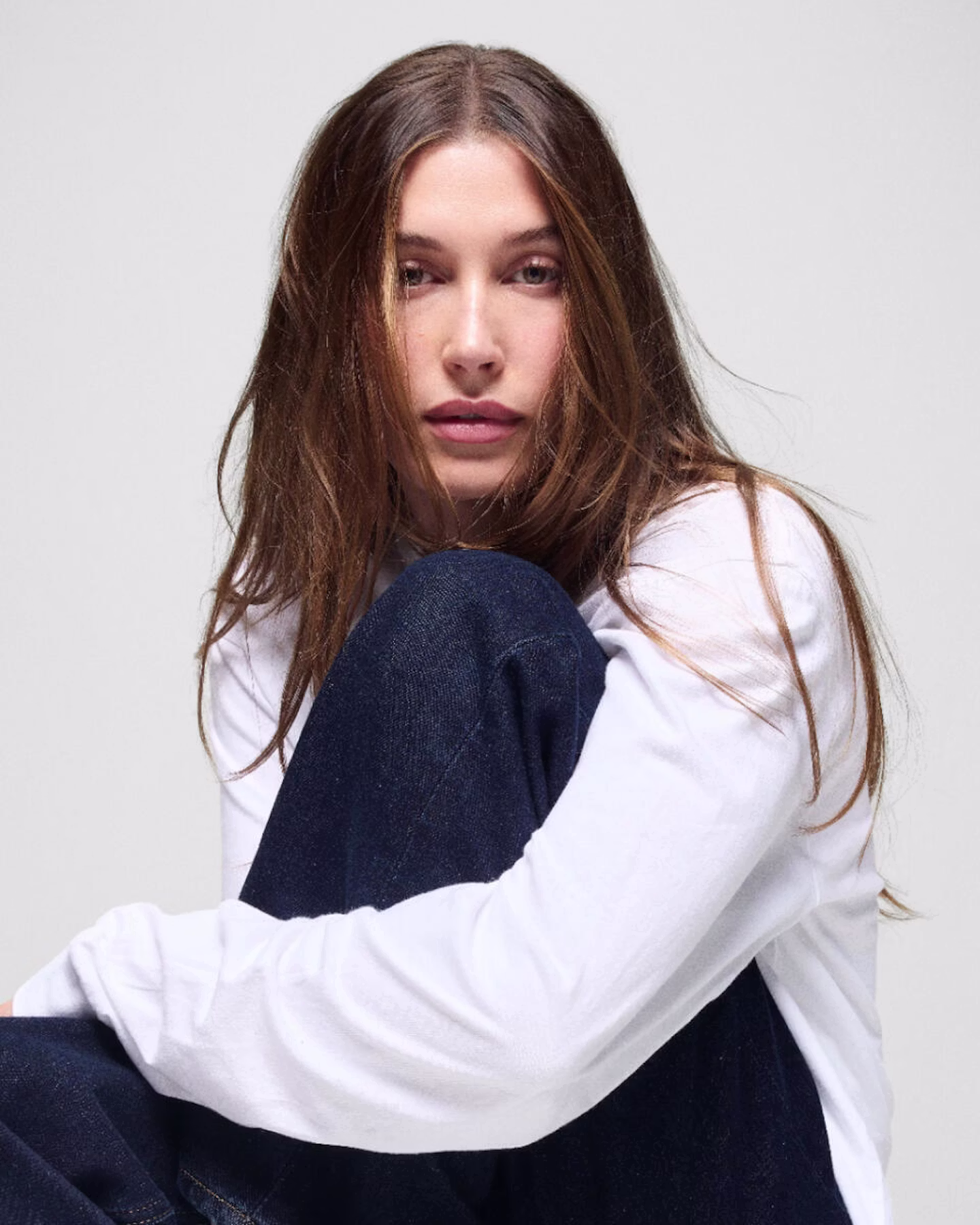 How to Style Relaxed Denim Like a Celebrity