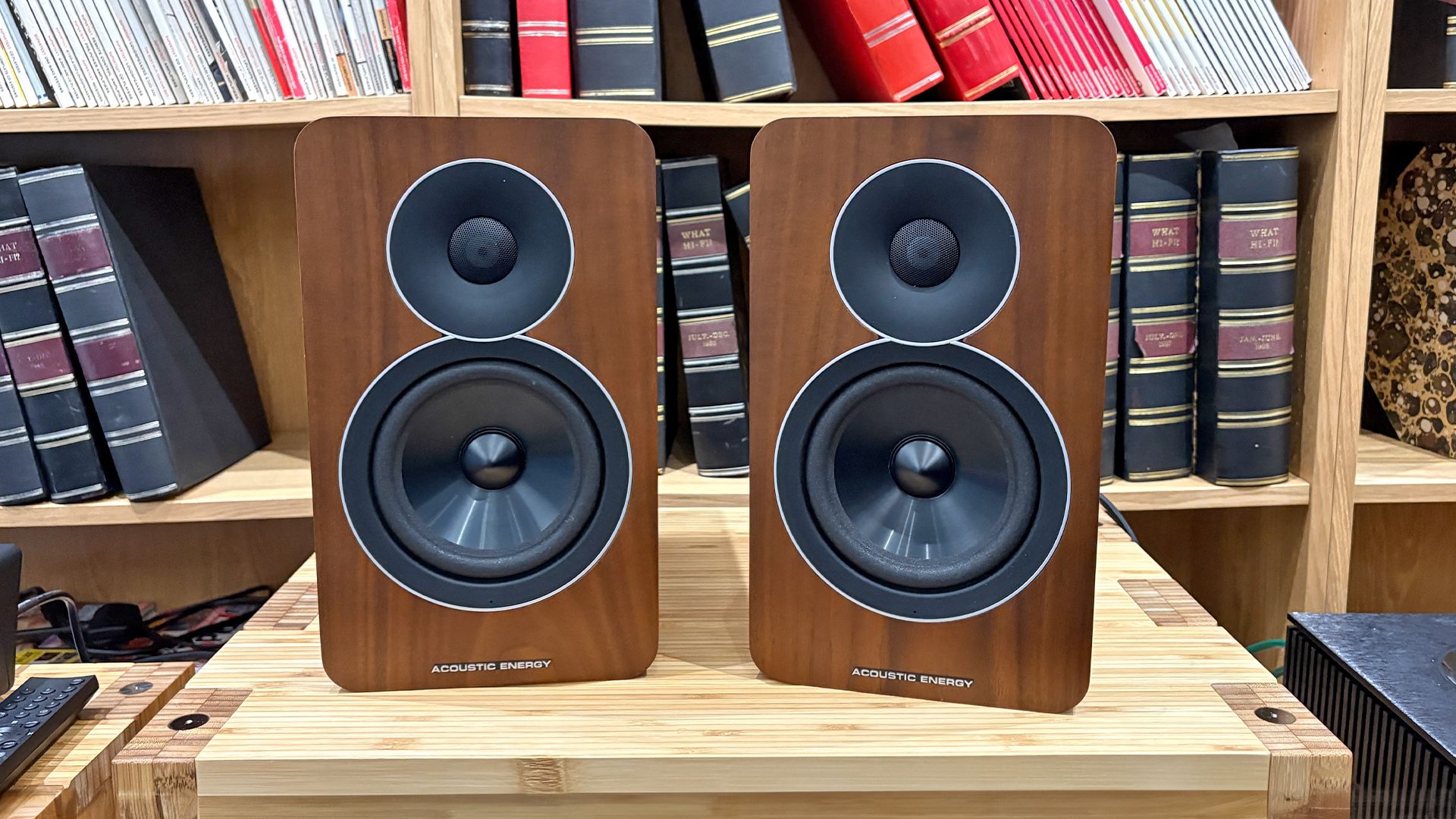 Compact Active Speakers Face Off: PSB iQ2, AE Active and Frigg 02