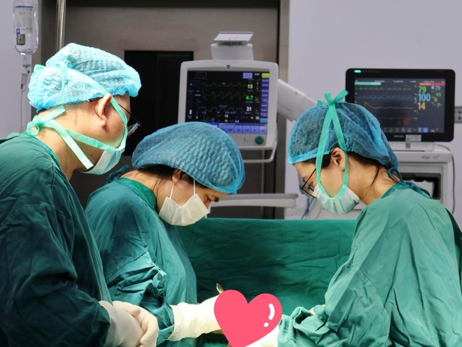 Vì sao nhiều phụ nữ Việt kiều quay về nước để sửa nâng ngực?