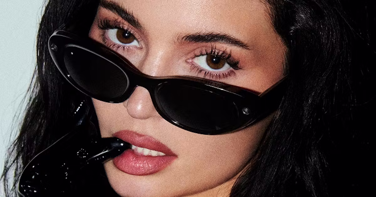 Cat-Eye and Smart Glasses: Celebrity Sunglasses Styling for Every Outfit