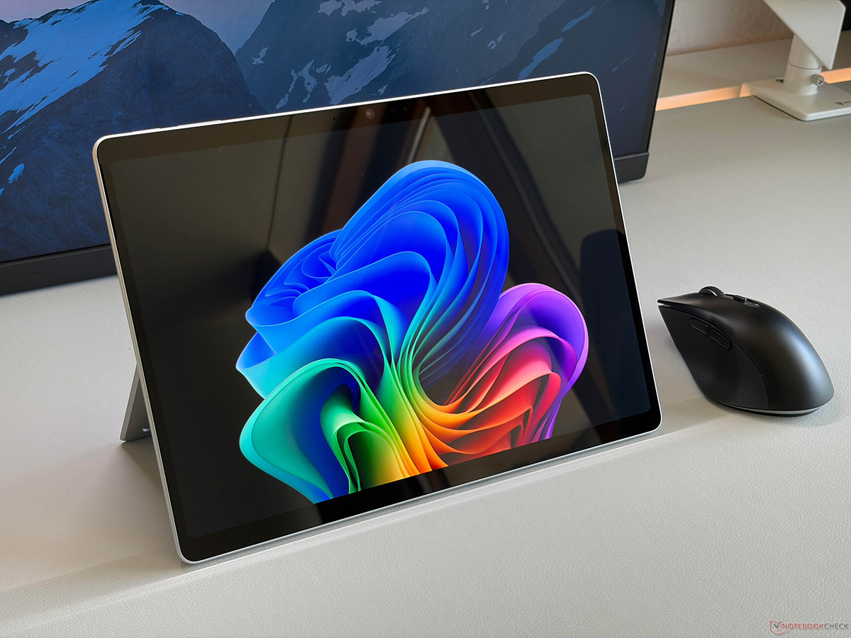 Surface Pro OLED và Surface Laptop: Snapdragon X2 có xứng đáng với mức giá mới?