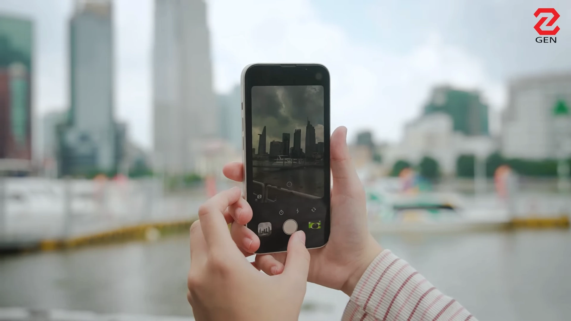 Từ Pop Cam đến Dazz Cam: Smartphone đã đủ thay máy ảnh film?