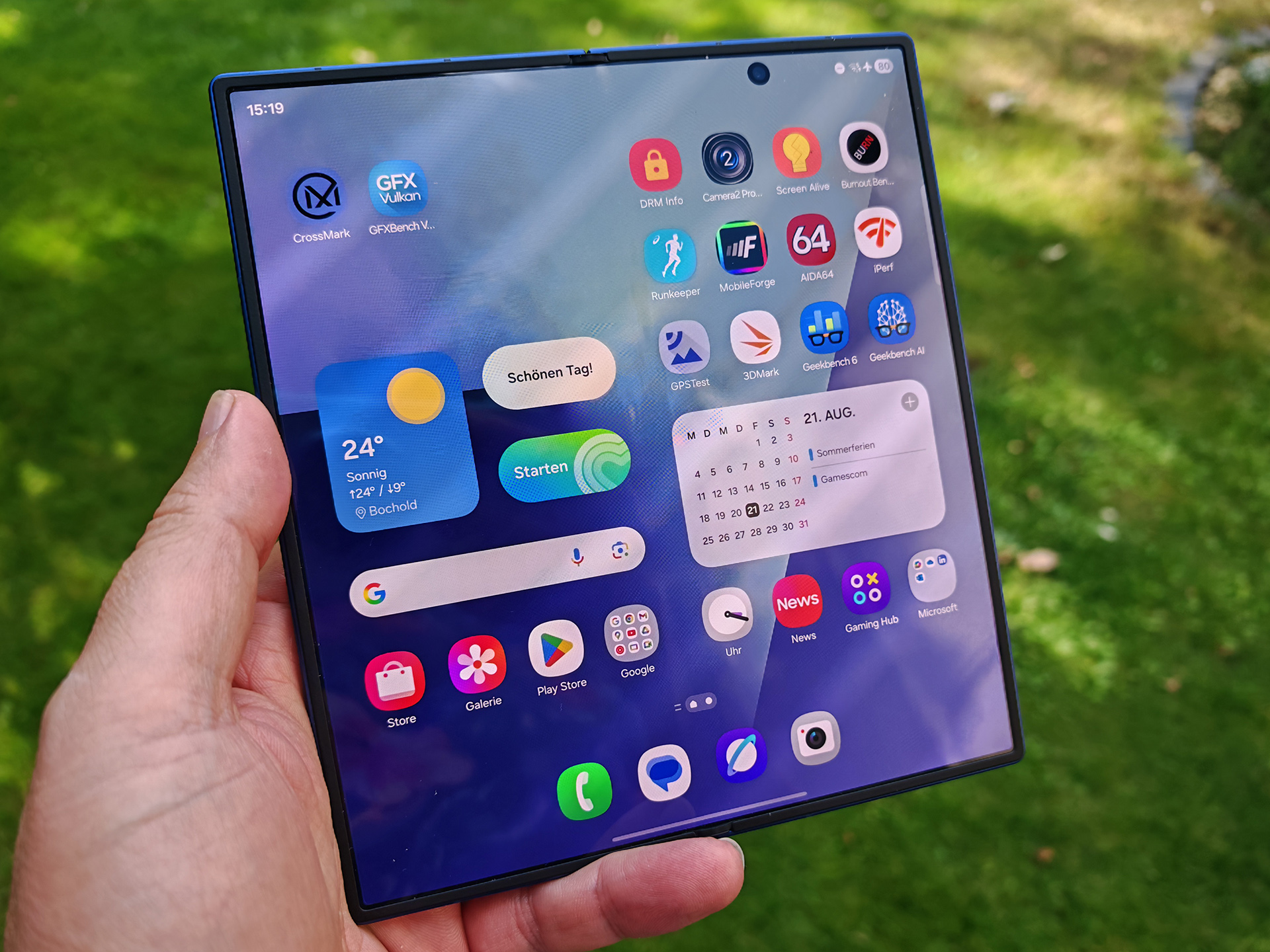 Galaxy Z Fold 8 Ultra và cuộc chơi màn hình gập không nếp gấp
