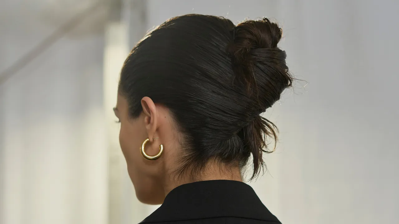 Master the French Knot Hairstyle: An Effortless Updo Tutorial