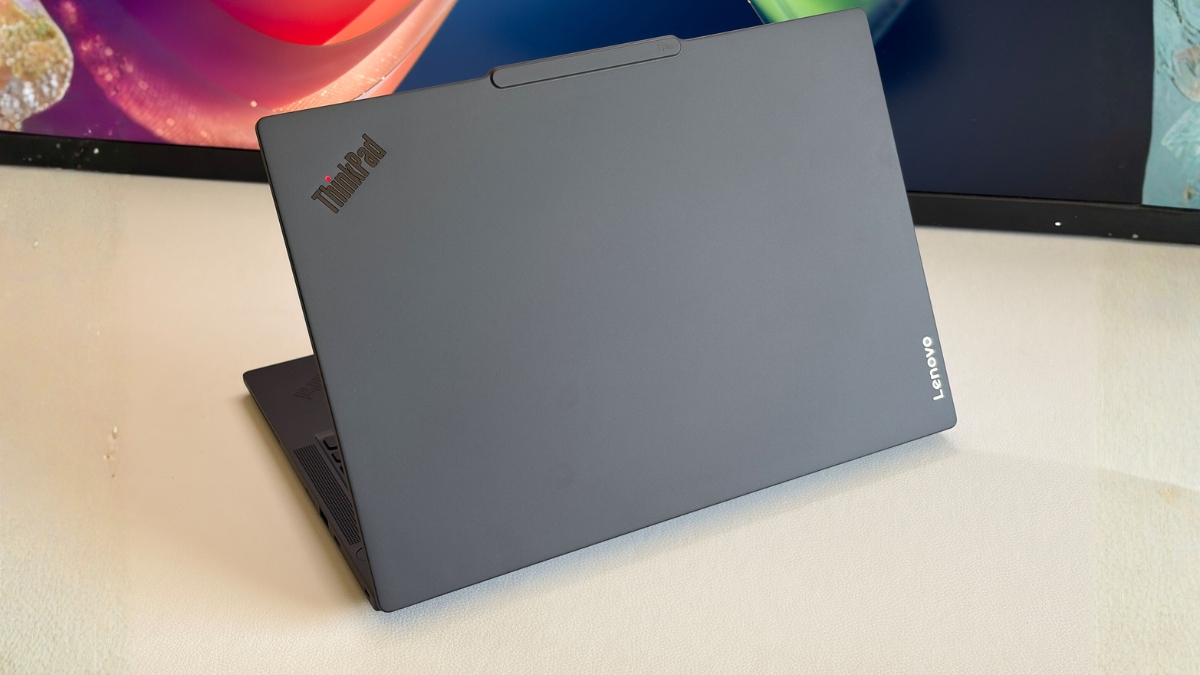 Lenovo ThinkPad T14s Gen 7 AMD: có đủ sức thay thế X1 Carbon?