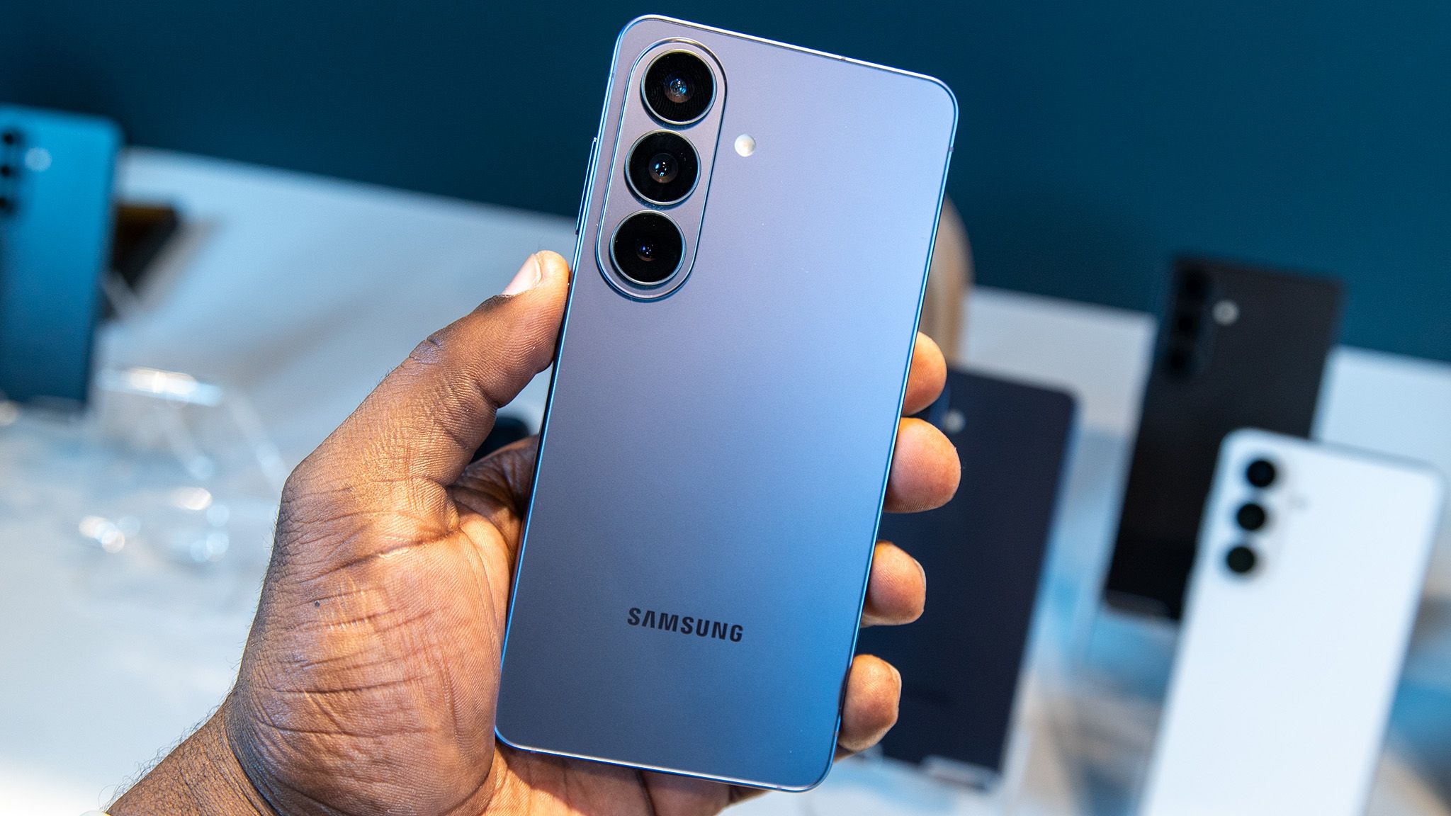 Free Flagship Phones and Wireless Bundle Deals Compared
