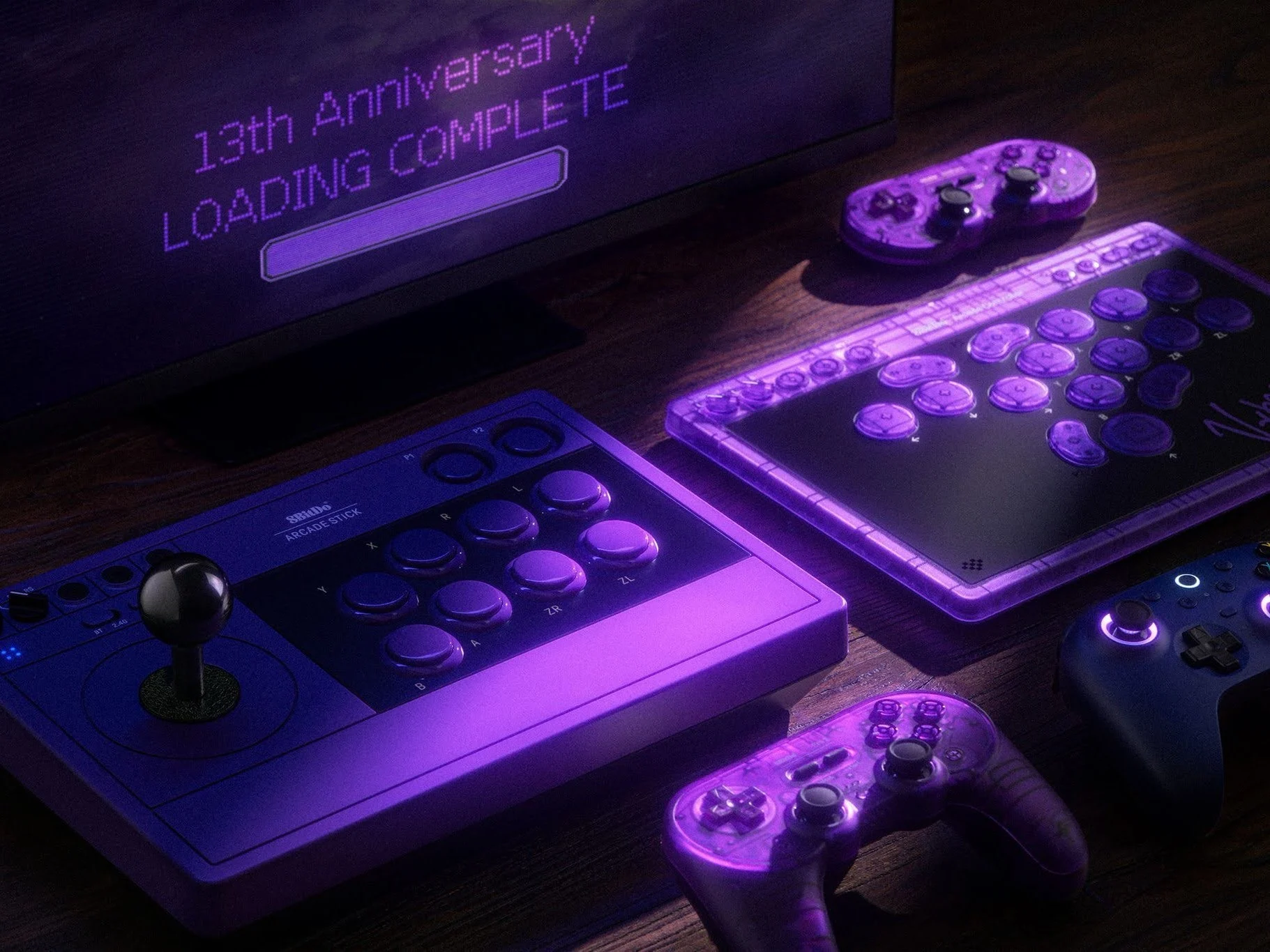 8BitDo giảm giá 50%: Bàn phím cơ retro và tay cầm chơi game nên mua?