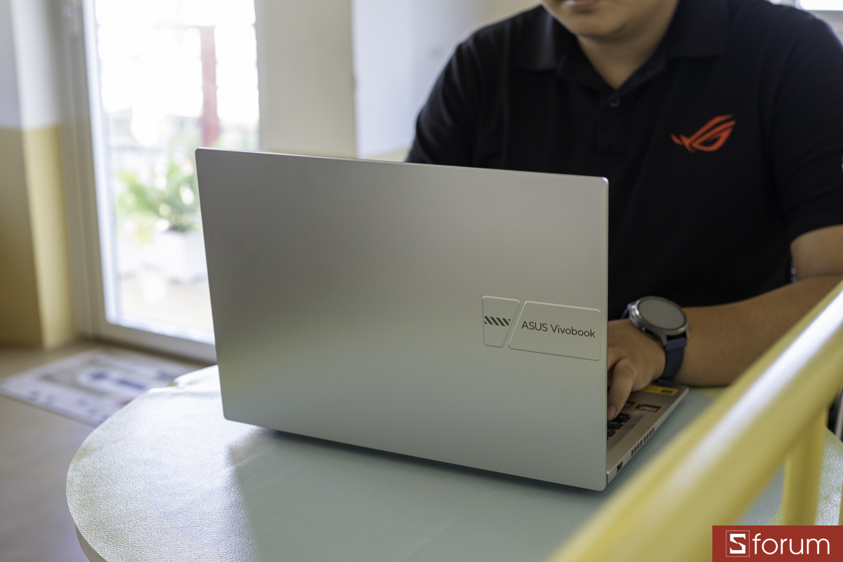 Laptop cho từng ngành: Quản trị, Logistics, Du lịch