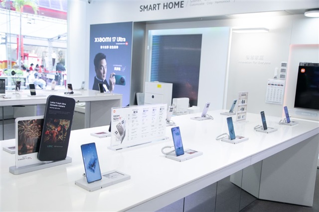 Why Flagship Phone Prices Keep Rising as the Market Shrinks