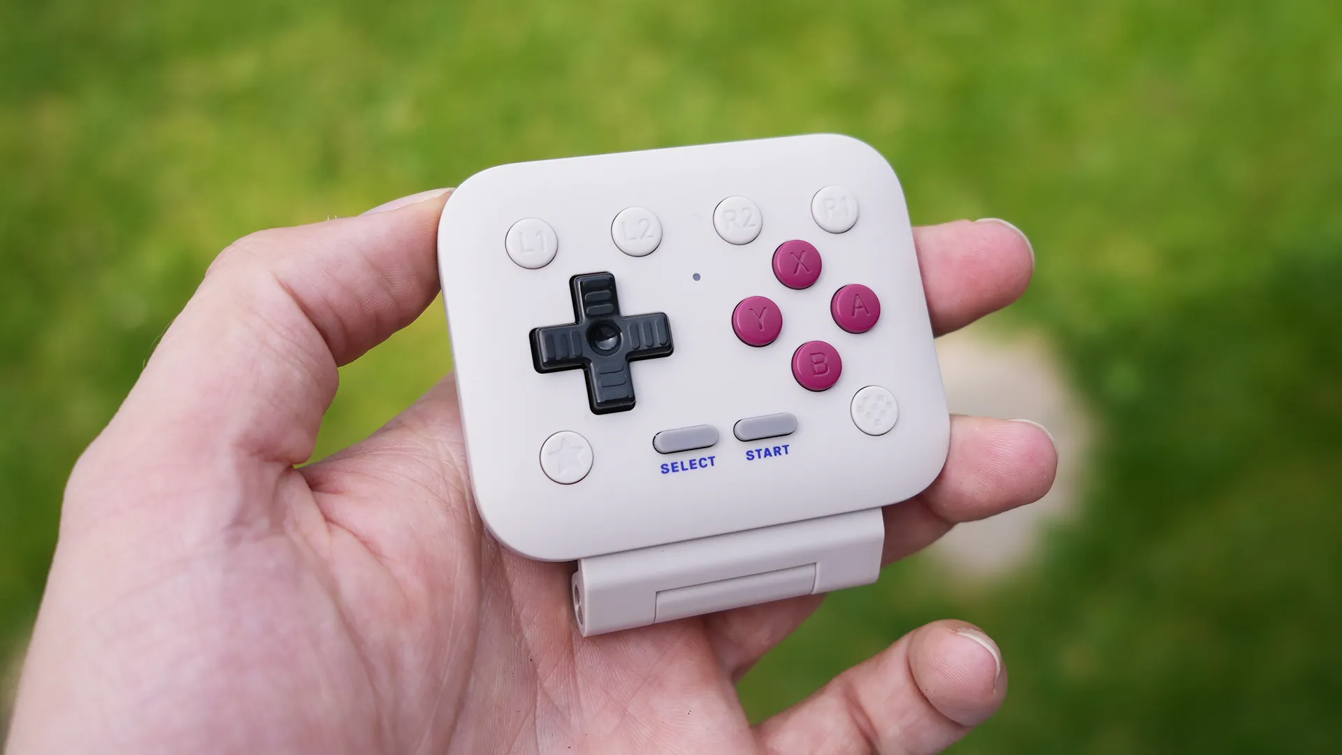 8BitDo FlipPad Review: The Best Tiny Phone Pad for Mobile Retro Gaming?