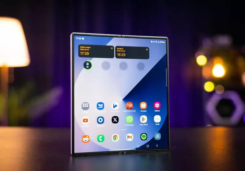 Samsung’s Flex Titanium Display Finally Tackles the Foldable Crease