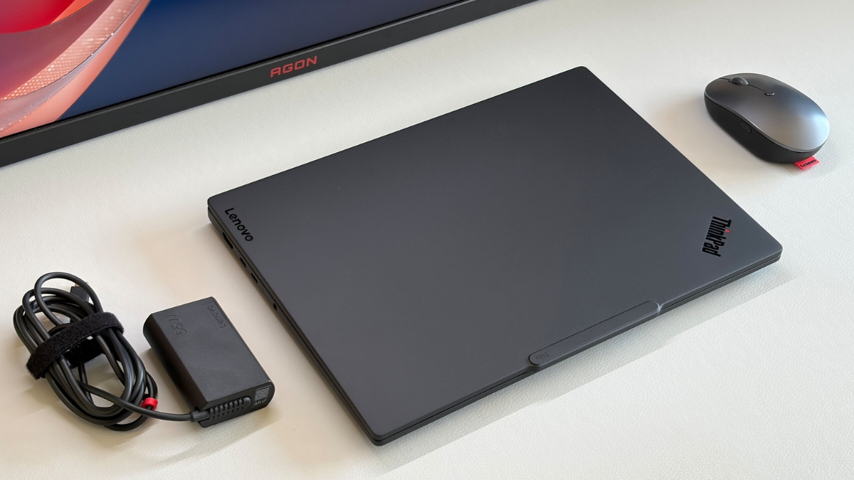Lenovo ThinkPad T14s Gen 7 AMD: có đủ sức thay thế X1 Carbon?