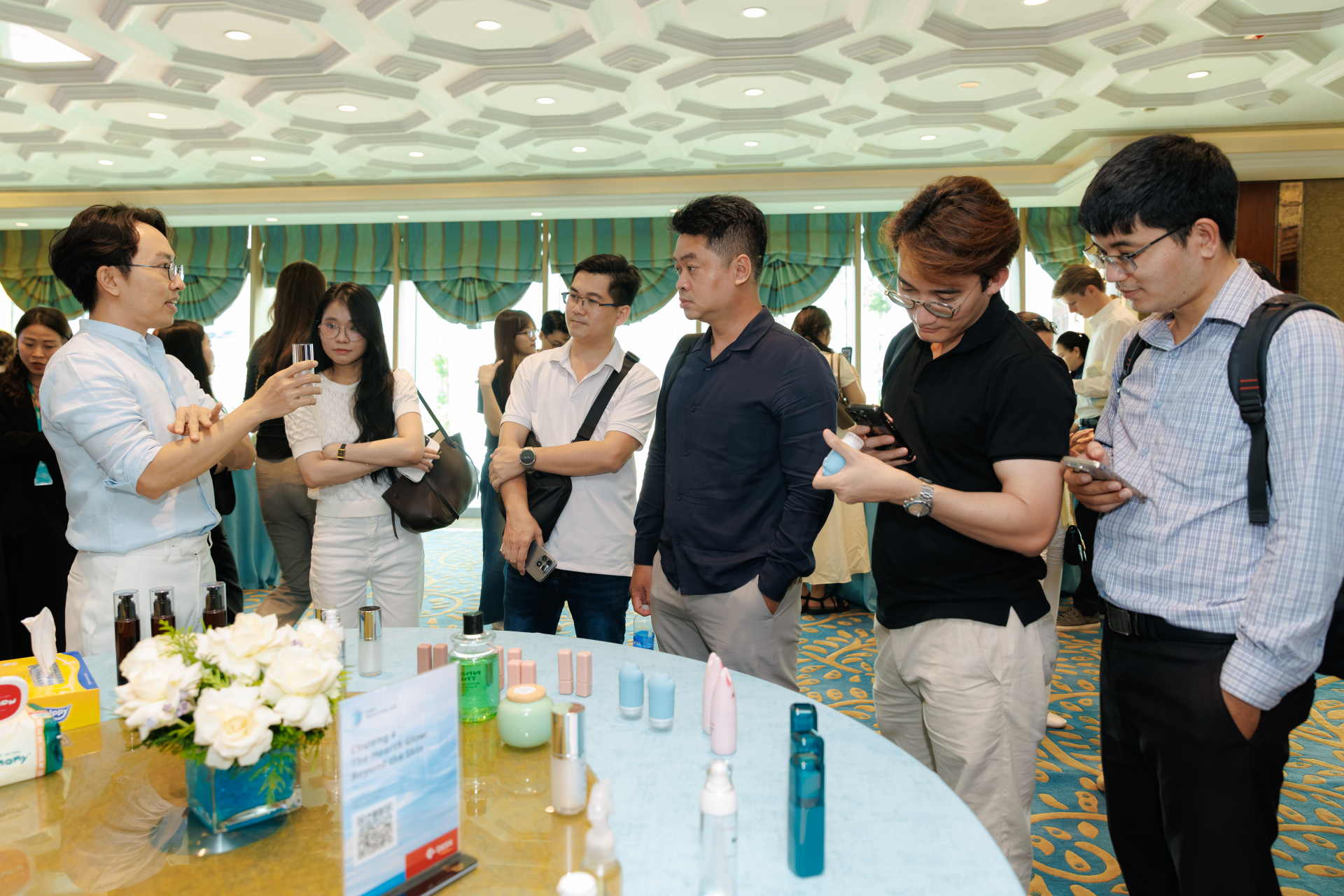 Thị trường mỹ phẩm Việt Nam 2,74 tỷ USD: Cuộc sàng lọc pháp lý đã bắt đầu
