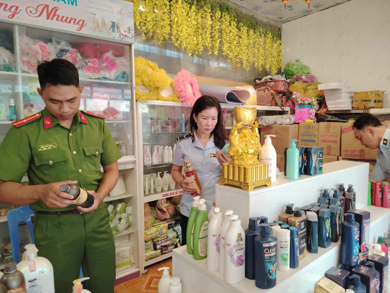 Nhận biết mỹ phẩm kém chất lượng và không rõ nguồn gốc để tự bảo vệ mình