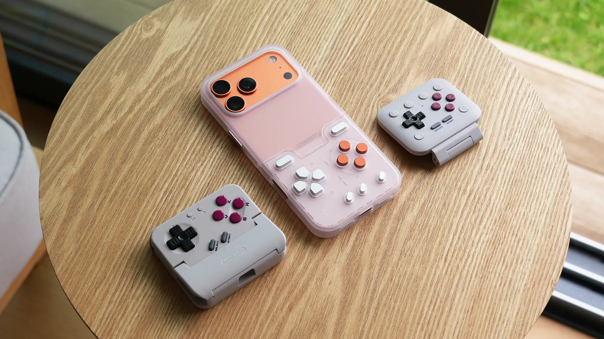 8BitDo FlipPad Review: The Best Tiny Phone Pad for Mobile Retro Gaming?