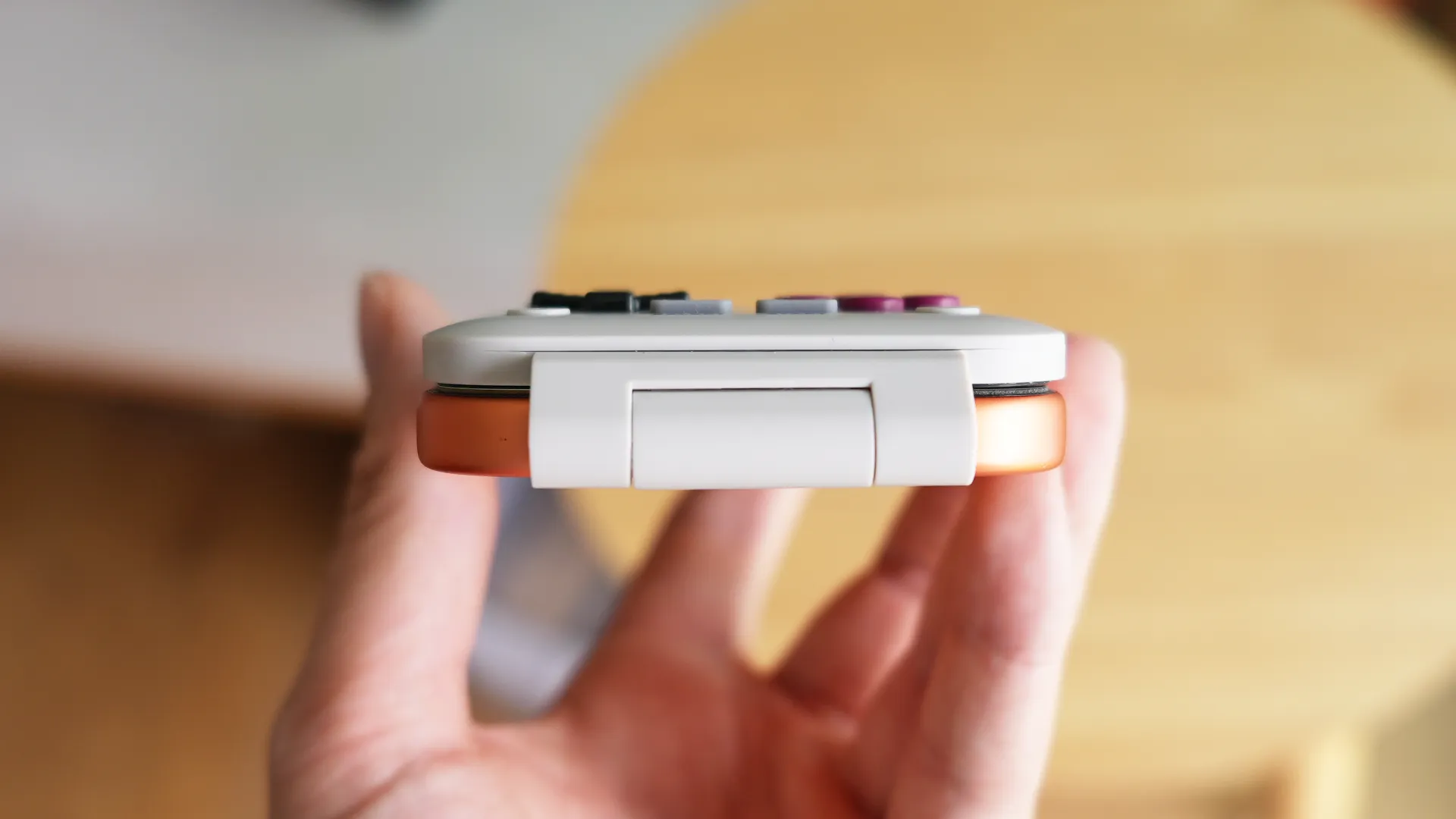 8BitDo FlipPad Review: The Best Tiny Phone Pad for Mobile Retro Gaming?