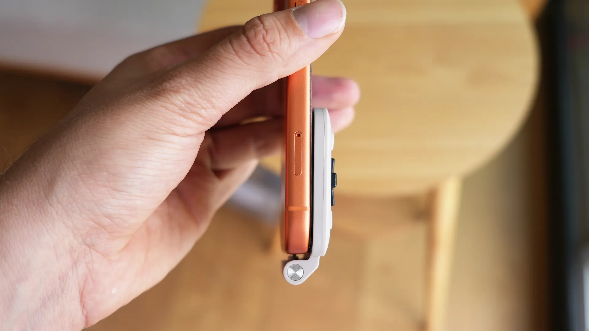 8BitDo FlipPad Review: The Best Tiny Phone Pad for Mobile Retro Gaming?
