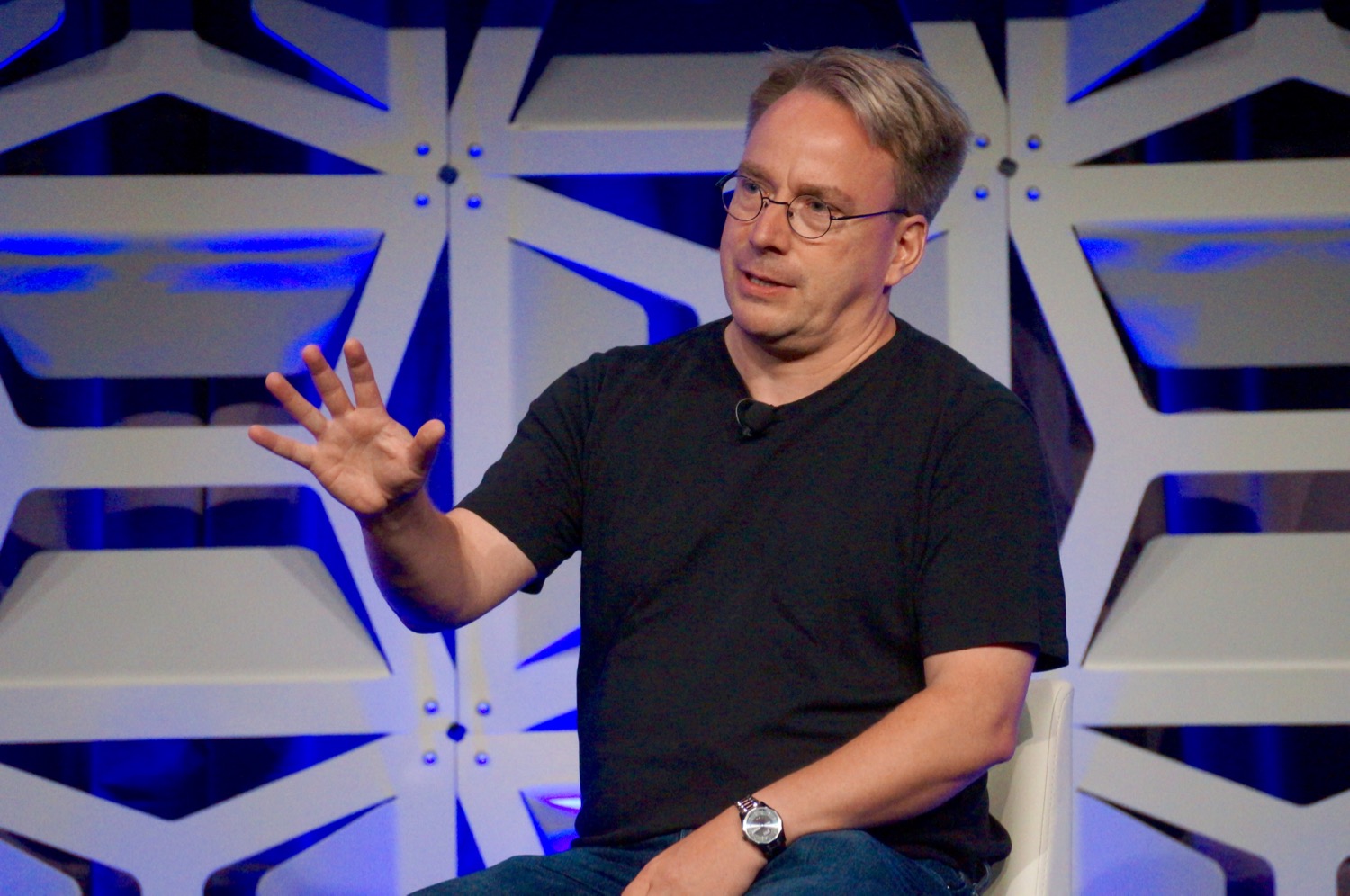 Why Linux Kernel Maintainers Are Embracing AI-Assisted Development Tools