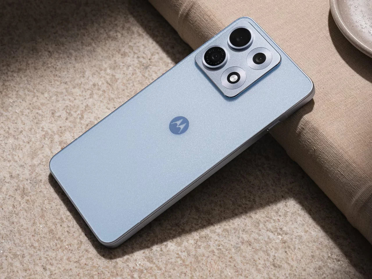 Motorola’s Edge 70 Max Makes Qi2 Magnetic Charging Matter