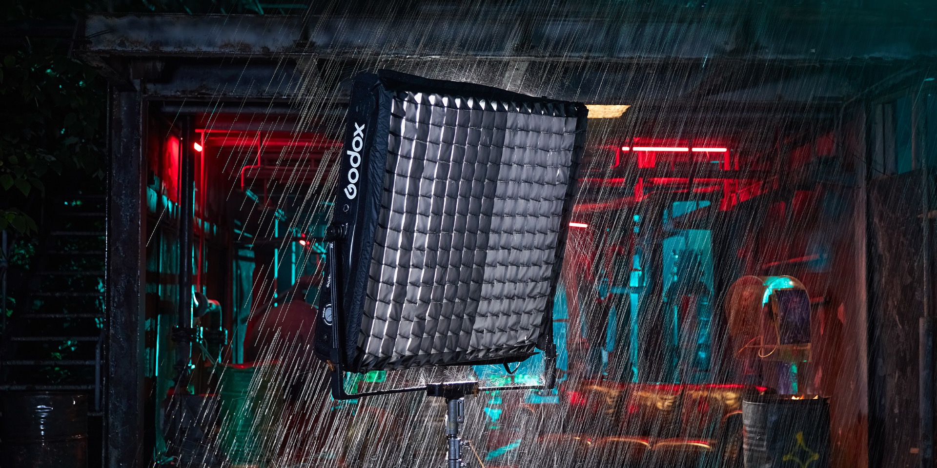 Flashpoint XPLOR 400 Pro II vs Godox KNOWLED AM800R: đèn nào cho studio chuyên nghiệp?