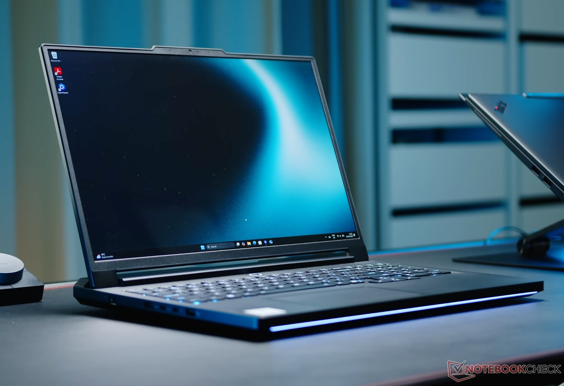 Lenovo Legion Pro 7i RTX 5080 OLED 240Hz: Có đáng mua sau khi giảm 850 USD?