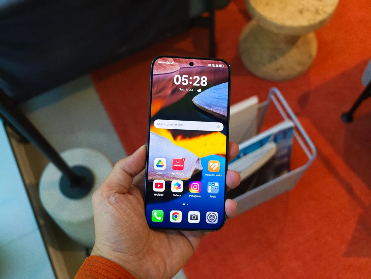 Huawei Pura 90s Pro Max Review: A 200MP Telephoto First, With Flaws
